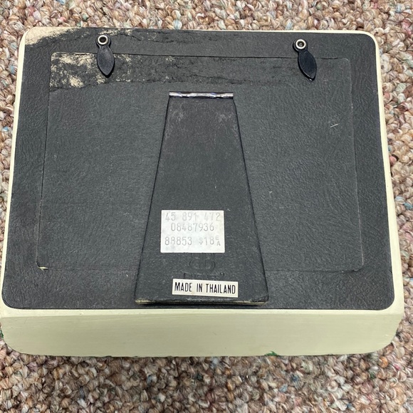 Vtg 3D Easter Rabbit, Bear, squirrel & skunk Story Book frame- 4x3 - Picture 3 of 6